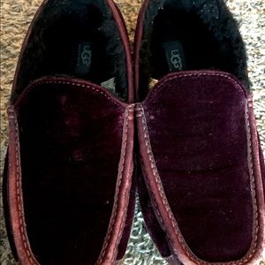 UGGS burgundy slippers women’s